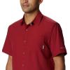 Columbia Men’s Slack Tide Camp Shirt(Beet)
