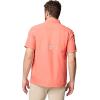 Columbia Men’s Slack Tide Camp Shirt(Melonade)