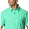 Columbia Men’s Slack Tide Camp Shirt(Winter Green)