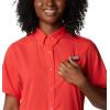 Columbia Women’s PFG Tamiami II Short Sleeve Shirt(Red Hibiscus)