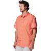 Columbia Men’s Standard Slack Tide Camp Shirt(Faded Peach)