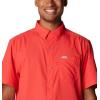 Columbia Men’s Standard Slack Tide Camp Shirt(Red Hibiscus)