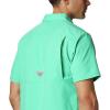 Columbia Men’s Standard Slack Tide Camp Shirt(Winter Green)