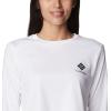 Columbia Women’s Standard North Cascades Long Sleeve Cropped Tee(White/Csc Stacked Mini Graphic)