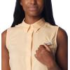 Columbia Women’s PFG Tamiami Sleeveless Shirt(Peach Fizz)