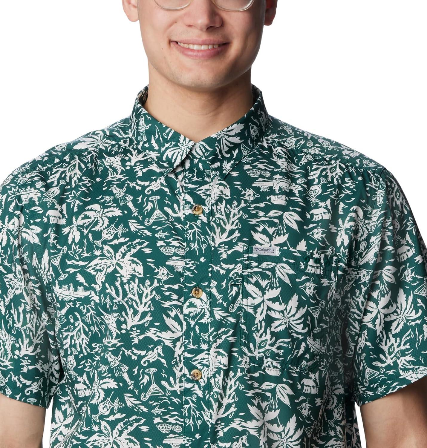 imageColumbia Mens Super Slack Tide Camp Shirt Short SleeveDark Ivy Kona Kalikimaka Print