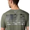 Columbia Men’s PFG Fish Flag II Short Sleeve(Cypress/Black Bass + Lures)