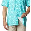 Columbia Men’s Super Slack Tide Camp Shirt Short Sleeve(Bright Aqua Marlin Palms Print)