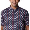 Columbia Men’s Super Slack Tide Camp Shirt Short Sleeve(Collegiate Navy Fish Bobber Print)