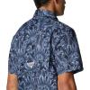 Columbia Men’s Super Slack Tide Camp Shirt Short Sleeve(Collegiate Navy Tropic Pen Print)