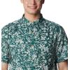 Columbia Men’s Super Slack Tide Camp Shirt Short Sleeve(Dark Ivy Kona Kalikimaka Print)