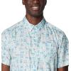 Columbia Men’s Super Slack Tide Camp Shirt Short Sleeve(Icy Morn Fishtiki)