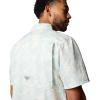 Columbia Men’s Super Slack Tide Camp Shirt Short Sleeve(Lemon Wash Marlin Palms)