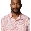 Columbia Men’s Super Slack Tide Camp Shirt Short Sleeve(Melonade Leoleaves)