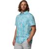 Columbia Men’s Super Slack Tide Camp Shirt Short Sleeve(Ocean Teal Leoleaves)