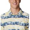 Columbia Men’s Super Slack Tide Camp Shirt Short Sleeve(Sun Glow Ombre Fish Stripe)