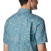 Columbia Men’s Super Slack Tide Camp Shirt Short Sleeve(Tranquil Teal Tailfins Print)