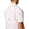 Columbia Men’s Super Slack Tide Camp Shirt Short Sleeve(White Fly Pride)
