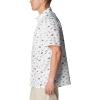 Columbia Men’s Super Slack Tide Camp Shirt Short Sleeve(White Stars N Stripes)