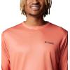 Columbia Men’s Terminal Tackle PFG Fish Flag Long Sleeve(Faded Peach/Bright Nectar)