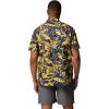 Columbia Men’s Collegiate Super Slack Tide Shirt(Um – Collegiate Navy/Yellow Tropicatch)