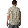 Columbia Men’s Rapid Rivers Printed Short Sleeve Shirt, Comfort Stretch(Dark Stone Vined)