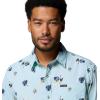 Columbia Men’s Rapid Rivers Printed Short Sleeve Shirt, Comfort Stretch(Marine Light/Macaws)