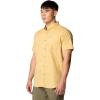 Columbia Men’s Rapid Rivers Printed Short Sleeve Shirt, Comfort Stretch(Sand Dune Deserted)
