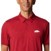 Columbia Men’s Collegiate Tech Trail Polo(Ark – Red Velvet)